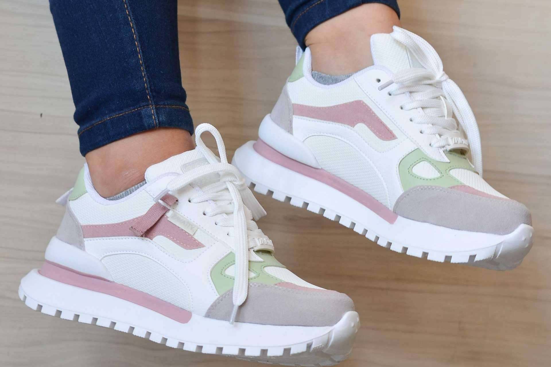Zavatty presenta sus modelos de zapatos para mujer