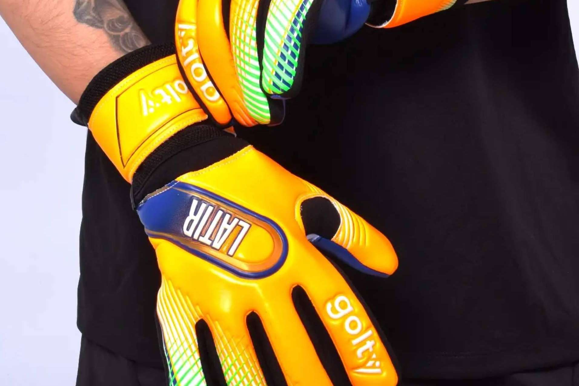 Golty destaca la relevancia de contar con guantes de arquero adaptados a cada nivel de juego