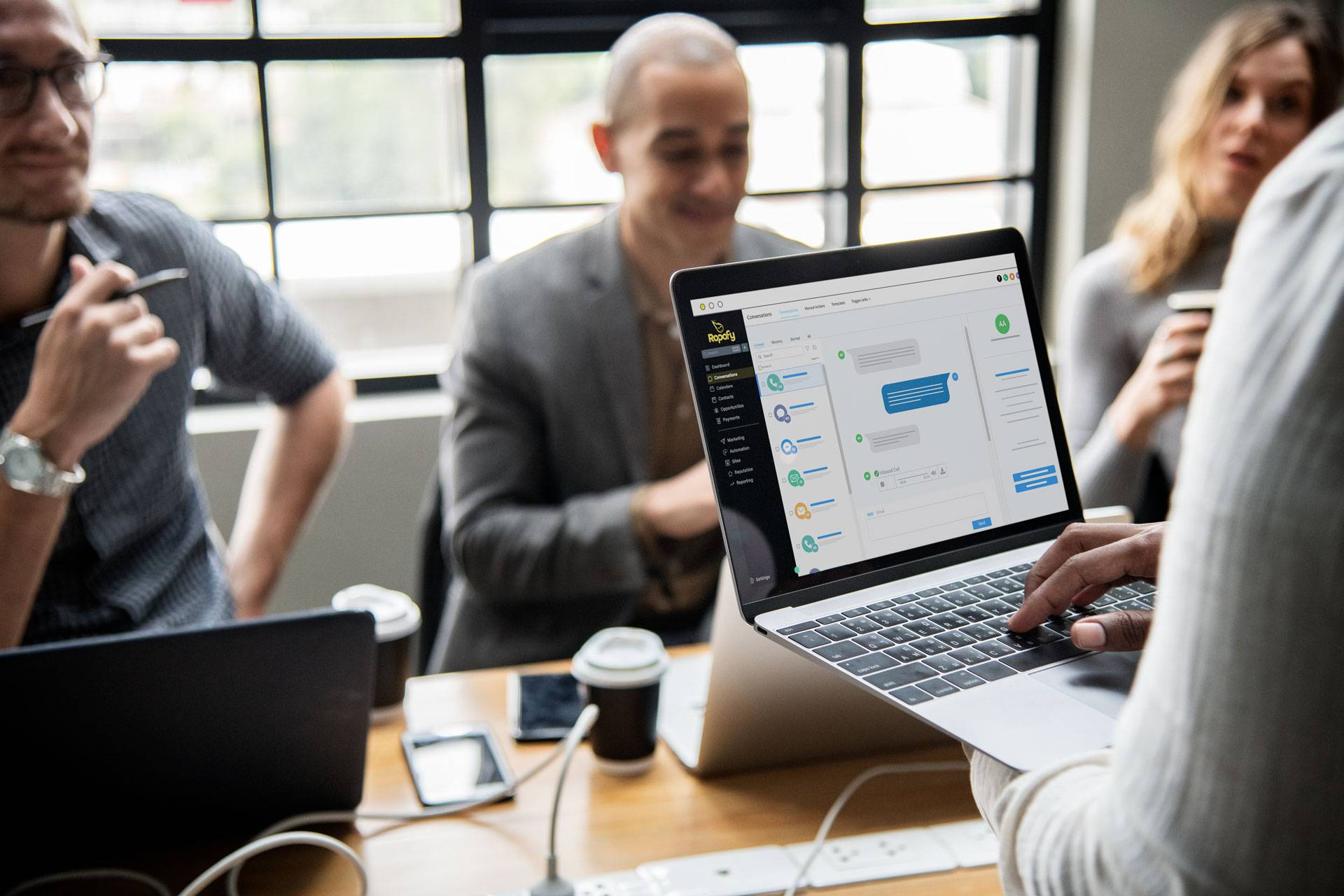 Ropofy impulsa las ventas con un CRM en español adaptado a sectores clave